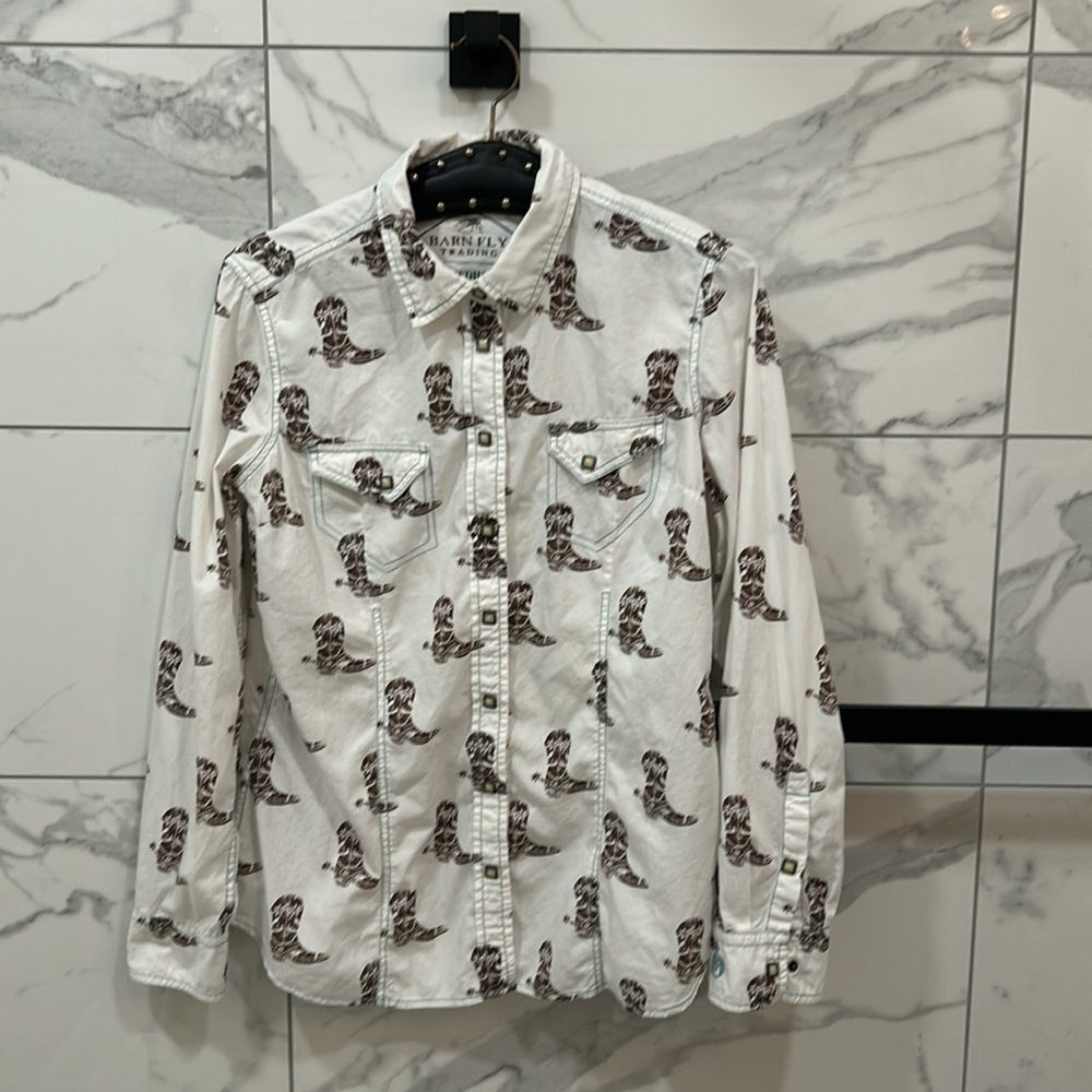 Cowgirl shirt with cowboy boots size M